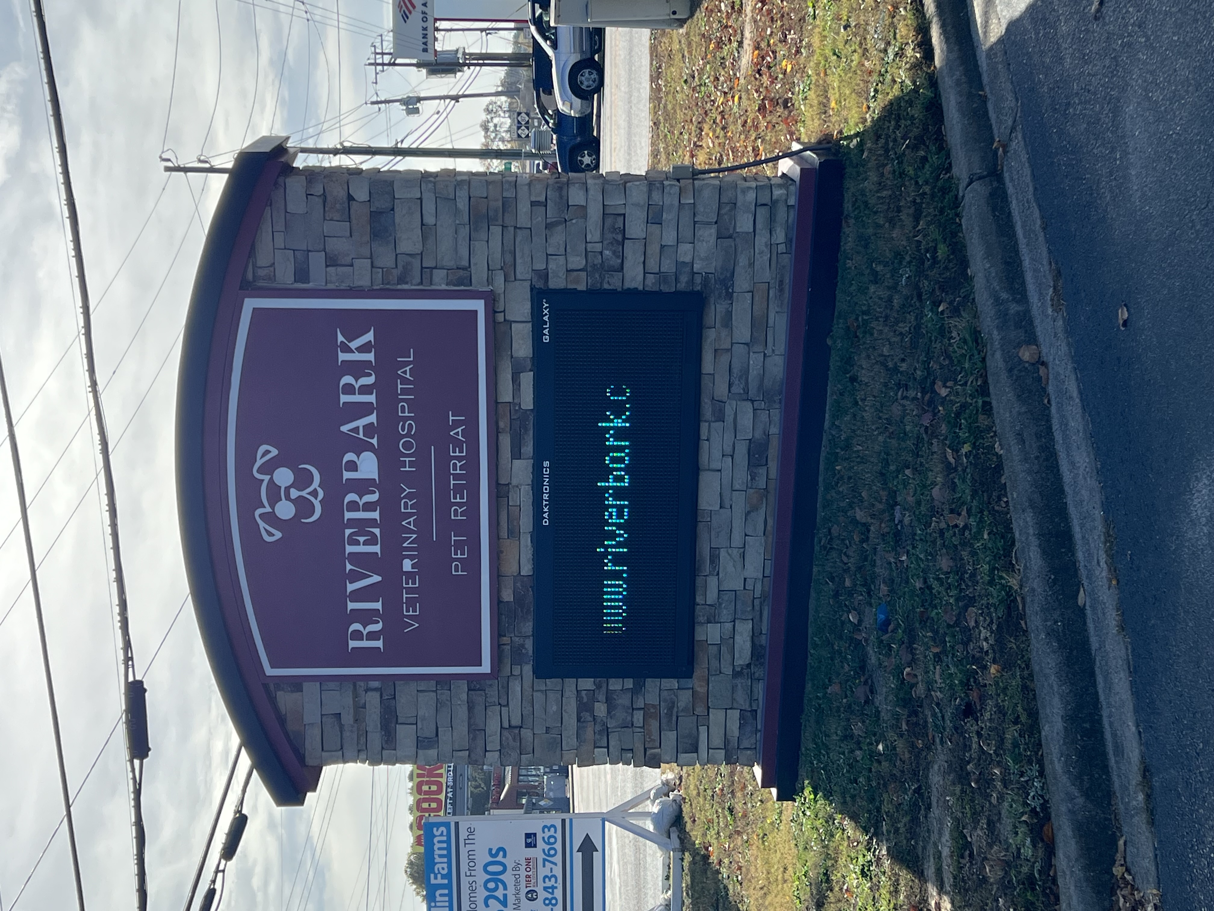 Pet Retreat sign